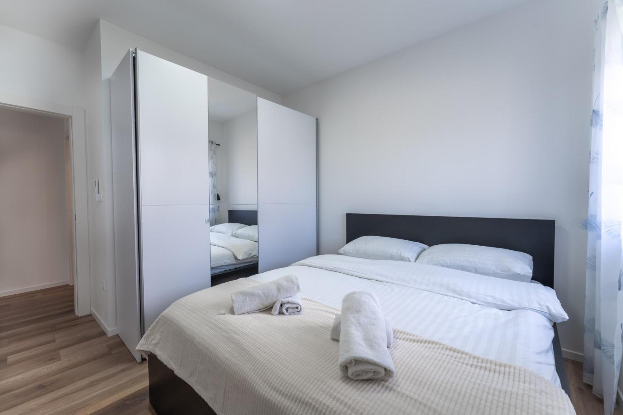 Bernie Apartments With A Pool Zadar Extérieur photo